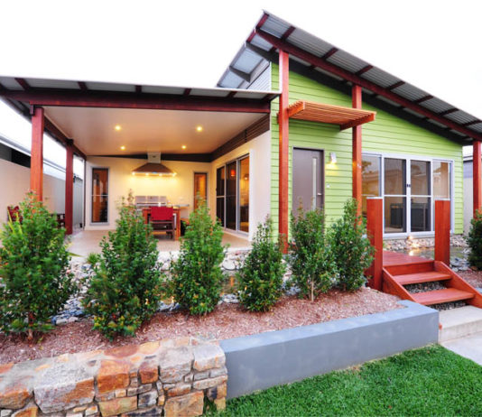 ไอเดียบ้านสวนเรียบง่าย บ้านชั้นเดียวสไตล์โมเดิร์นหลังคาปีกนก