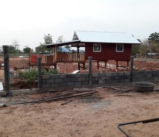 ไอเดีย สร้างกระท่อมน้อยกลางสระ ด้วยงบเพียง 1 แสนบาท