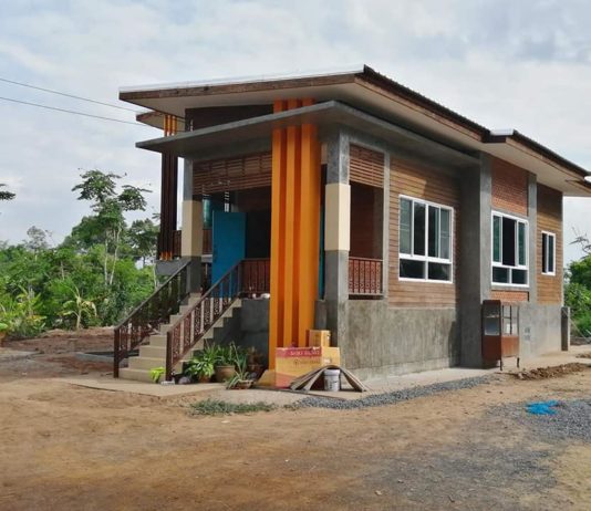 บ้านชั้นเดียวยกพื้นสูงสไตล์โมเดิร์นลอฟท์ ตกแต่งงานไม้สุดคลาสสิค