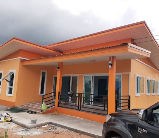 บ้านโมเดิร์นโทนสีส้มสดใส ขนาด 3 ห้องนอน พื้นที่ใช้สอย 100 ตรม