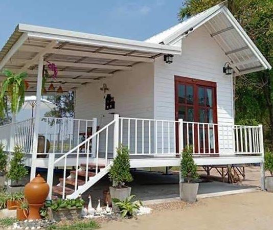 แบบบ้านสวนสีขาว กว้าง 6×6 เมตรบรรยากาศธรรมชาติในสวนพอเพียง